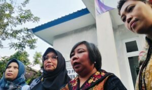 Foto : Ketua Komnas HAM RI, Anis Hidayah didampingi oleh Wakil Ketua Putu Elvina Komisioner KPAI Dian Sasmita dan Komisioner Ombudsman RI, Syafrida Rachmawati. (Sumber. Mitrapost.com/ Ilham)