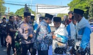 Foto : Pemberangkatan ratusan jemaah haji Kabupaten Pati di halaman Setda Kabupaten Pati. (Dok. Humas Kemenhaj Pati)