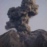 Gunung Semeru Dilaporkan Kembali Erupsi hingga 3 Kali Pagi Ini, Letusan Capai 900 Meter