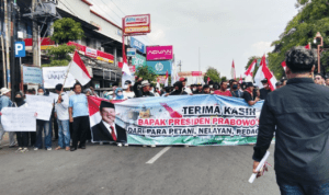 Foto : Aksi Demo BRIS di depan kantor Bupati Pati, Selasa (23/06/2026). (Sumber. Mitrapost.com/ Ilham)
