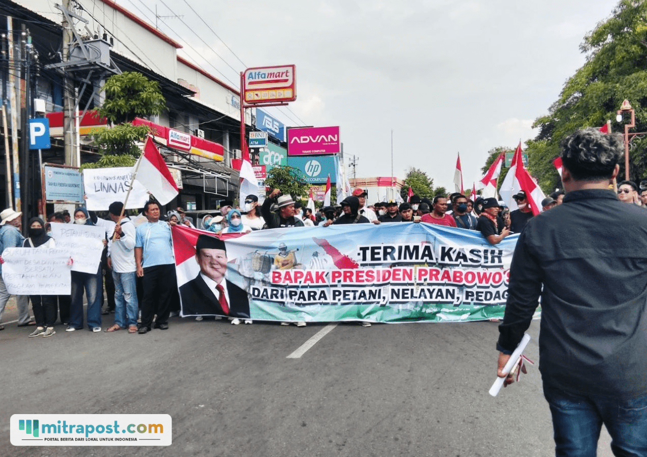 Foto : Aksi Demo BRIS di depan kantor Bupati Pati, Selasa (23/06/2026). (Sumber. Mitrapost.com/ Ilham)