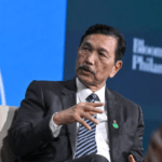 Luhut Binsar Pandjaitan Luhut Sebut Penyaluran Bansos Sepenuhnya Akan Berbentuk Uang Tunai Senilai Rp5,4 Juta per Orang