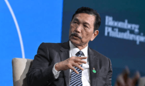 Luhut Sebut Penyaluran Bansos Sepenuhnya Akan Berbentuk Uang Tunai Senilai Rp5,4 Juta per Orang