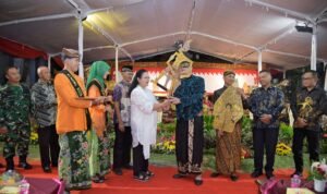 Wali Kota Semarang Agustina di Peringatan Tahun Baru Islam 1 Muharram 1448 Hijriah di halaman Balai Kota Semarang/ semarangkota