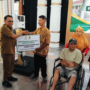 Foto : Penerima Manfaat menerima bantuan zakat dari Baznas Kabupaten Pati di Pendopo, Selasa (30/06/2026).