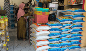 Pedagang Beras di Pasar Induk Cipinang Keluhkan Penurunan Omzet, Pelanggan Dinilai Tengah Berhemat