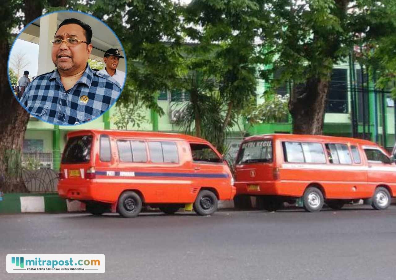 Foto: angkot saat ngetem di di depan SMPN 4 Pati (Mitrapost.com) DPRD