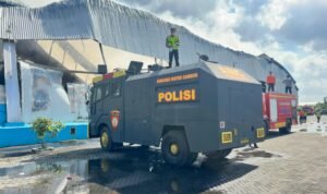 Pemadaman Kebakaran Pabrik Dua Putra Pati Libatkan Damkar Rembang-Blora/Polresta Pati