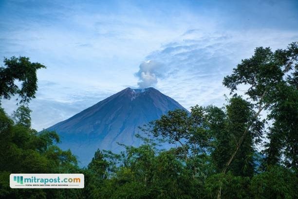 Gunung Semeru/istock