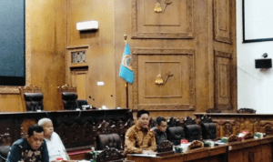 Foto : Ketua DPRD Kabupaten Pati, Ali Badruddin saat memimpin audiensi dengan Gerakan Petani Karangsari, Kecamatan Cluwak. (Sumber. Mitrapost.com/ Ilham)