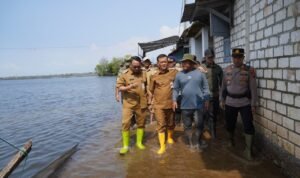 Pemkab Pati dan Pemprov Jateng tinjau lokasi banjir rob di Tunggulsari/humas Pemkab Pati Pemkab Pati dan Pemprov Jateng tinjau lokasi banjir rob di Tunggulsari/humas Pemkab Pati