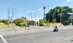 Alun-alun Simpang Lima Pati dari depan Kantor Bupati Pati Foto : Alun-alun Simpang Lima Pati dari depan Kantor Bupati Pati. (Sumber. Mitrapost.com/ Ilham)