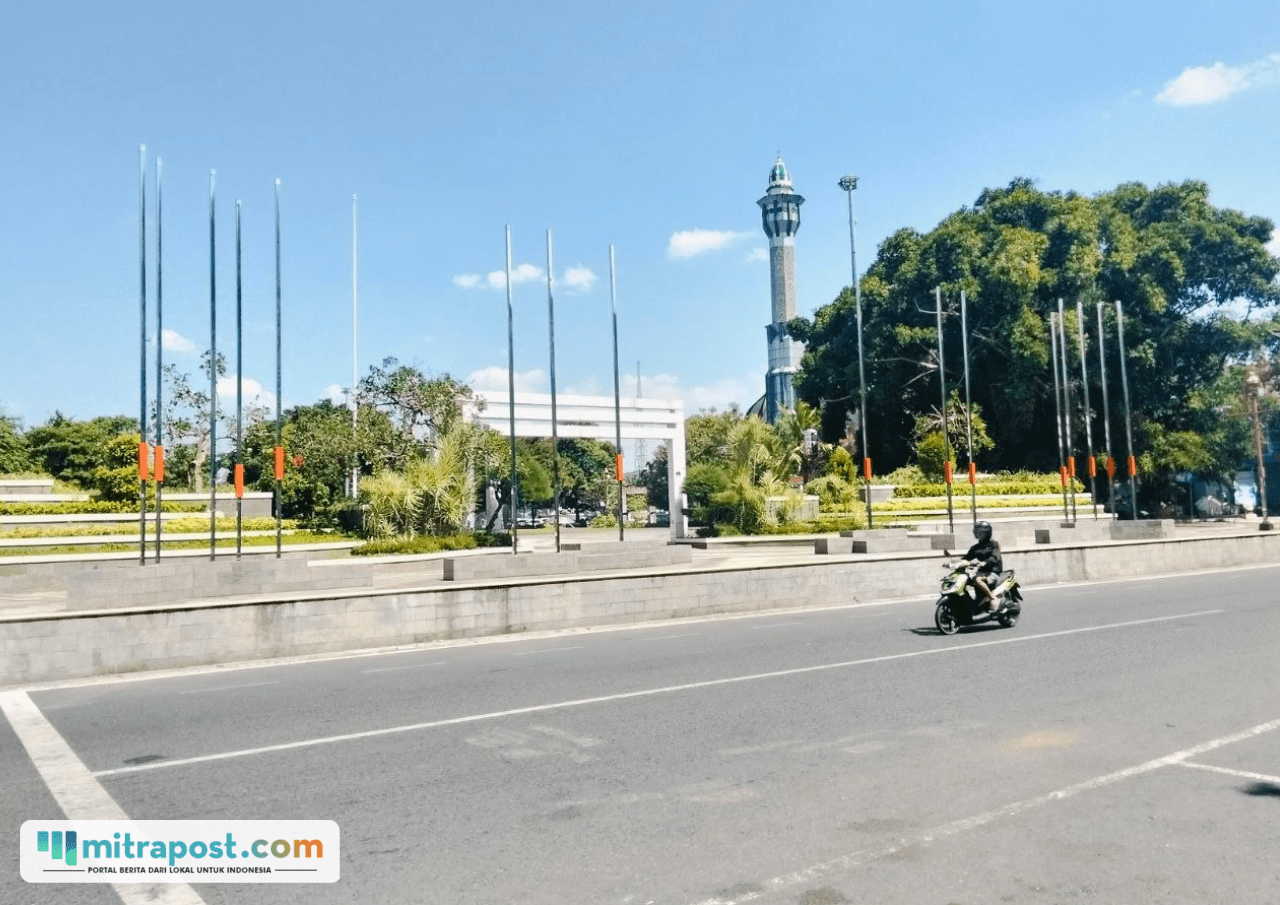 Foto : Alun-alun Simpang Lima Pati dari depan Kantor Bupati Pati. (Sumber. Mitrapost.com/ Ilham)