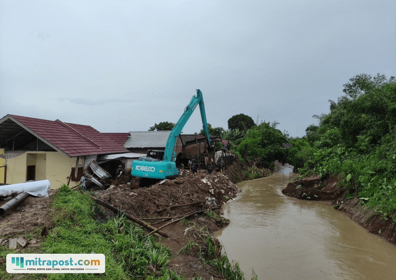 Foto : Penanganan tanggul semi permanen di Desa Bulumanis Kidul, Kecamatan Margoyoso pada bulan Januari 2026 lalu. (Sumber. Mitrapost.com/ Ilham)