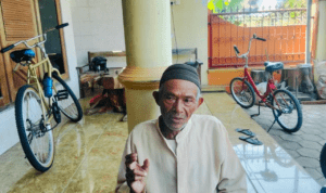 Salah satu korban pemotongan santunan kematian bernama Subari asal Desa Trangkil, Kecamatan Trangkil Pati Foto : Salah satu korban pemotongan santunan kematian bernama Subari asal Desa Trangkil, Kecamatan Trangkil Pati. (Sumber. Mitrapost.com/ Ilham)