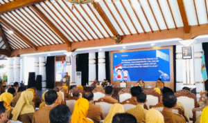 Foto : Pemkab Pati gelar sosialisasi pemanfaatan teknologi digital untuk penguatan karakter peserta didik di pendopo Kabupaten Pati, Selasa (14/07/2026) siang. (Sumber. Mitrapost.com/ Ilham)