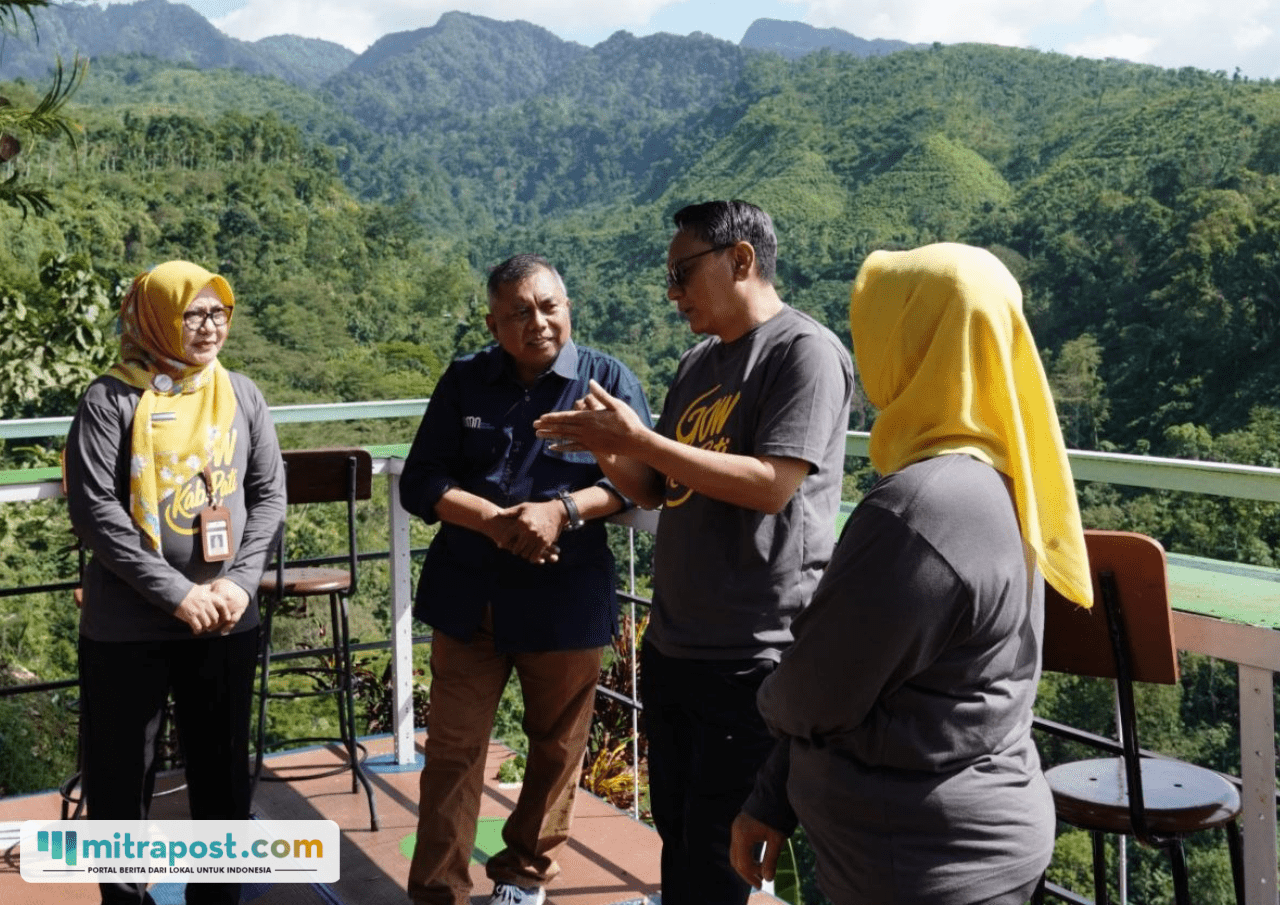 Foto : Plt Bupati Pati, Risma Ardhi Chandra melakukan peninjauan tempat wisata jollong, belum lama ini. (Dok. Humas Pemkab Pati)