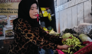 Foto : Pedagang di Pasar Puri Baru Pati. (Sumber. Mitrapost.com/ Ilham)