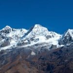 Ilustrasi es di puncak gunung/istock