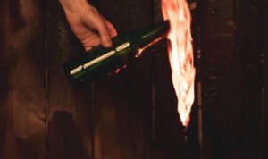 Ilustarsi bom molotov/istock Ilustarsi bom molotov/istock Rumah Pengacara