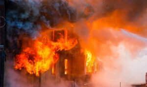 Ilustarsi bakar rumah/istock Ilustarsi bakar rumah/istock