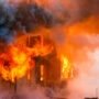 Ilustarsi bakar rumah/istock