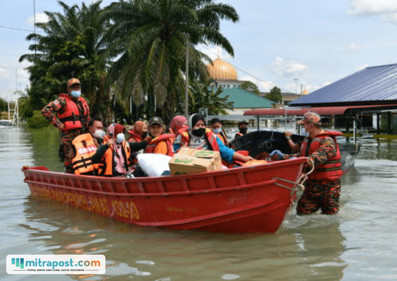 Ilustrasi evakuasi korban banjir/istock