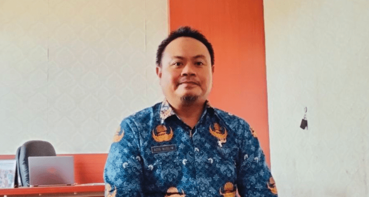 Foto : Kepala Bidang Pengadaan, Pengangkatan, Pemberhentian, dan Informasi Kepegawaian (PPIK) BKPSDM Kabupaten Pati, Aziz Muslim. (Sumber. Mitrapost.com/ Ilham) Foto : Kepala Bidang Pengadaan, Pengangkatan, Pemberhentian, dan Informasi Kepegawaian (PPIK) BKPSDM Kabupaten Pati, Aziz Muslim. (Sumber. Mitrapost.com/ Ilham)