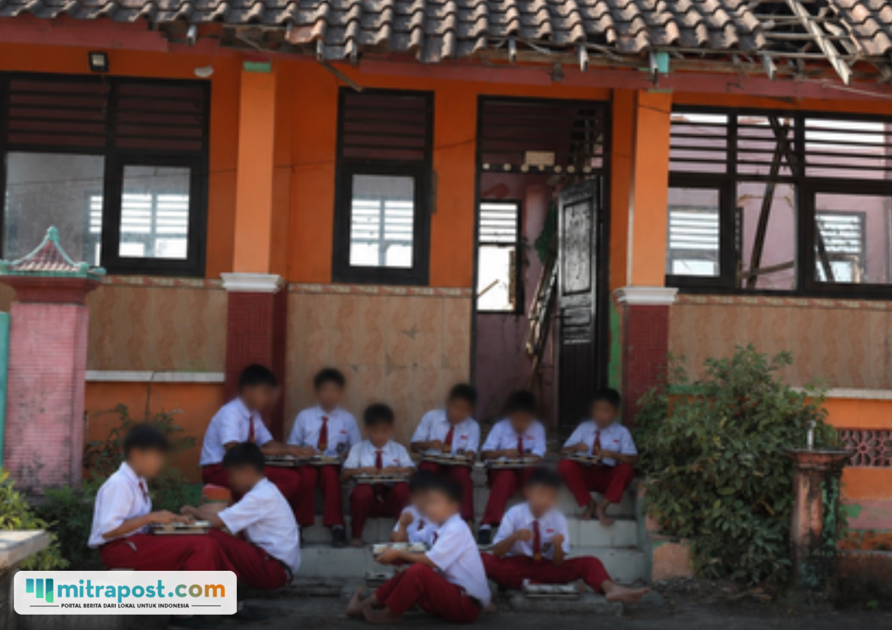 Siswa santap MBG depan SD N Tanggirejo yang rusak/tangkap layar