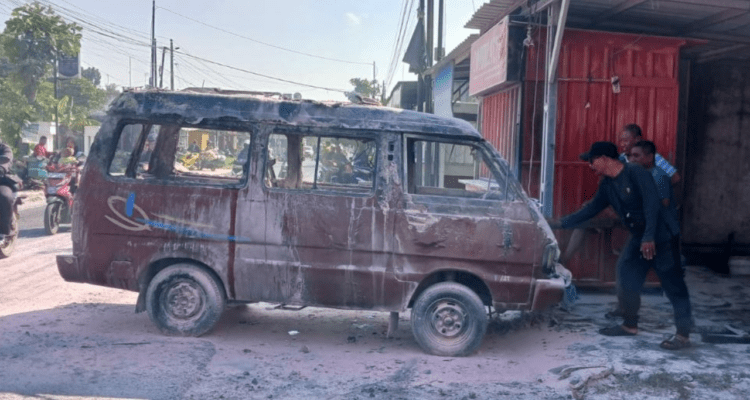 Mobil Carry Terbakar di SPBU Winong Pati, Kerugian Capai Belasan Juta Rupiah