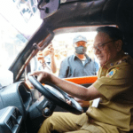 Foto : Plt Bupati Pati, Risma Ardhi Chandra sedang mencoba angkutan di SMP Negeri 4 Pati. (Dok. Humas Pemkab Pati)