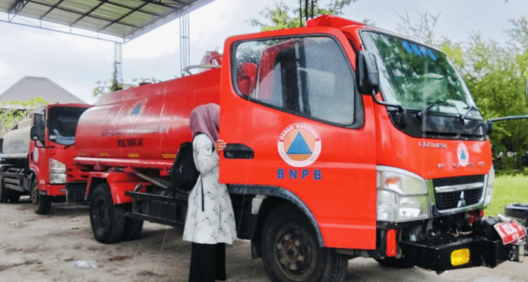 pati Foto : Truk Tangki di BPBD Kabupaten Pati yang bakal digunakan mengirimkan bantuan air bersih. (Sumber. Mitrapost.com/ Ilham)