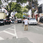 Foto : Petugas Parkir di Jalan Panglima Sudirman. (Sumber. Mitrapost.com/ Ilham)