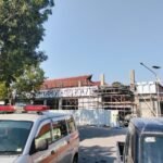 Foto : Proyek Renovasi RSUD Soewondo Pati dari luar pagar. (Sumber. Mitrapost.com/ Ilham)