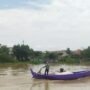 Foto : Nelayan Tradisional di aliran sungai Silugonggo Pati, belum lama ini. (Sumber. Mitrapost.com/ Ilham)