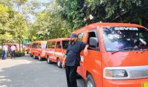 Foto : Angkutan terparkir di halaman SMP Negeri 4 Pati, Selasa (21/07/2026). (Sumber. Mitrapost.com/ Ilham) Foto : Angkutan terparkir di halaman SMP Negeri 4 Pati, Selasa (21/07/2026). (Sumber. Mitrapost.com/ Ilham)