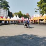 Foto : Persiapan Pekan Kreasi Pati di Alun-alun Simpang Lima Pati, pada Rabu (29/07/2026). (Sumber. Mitrapost.com/ Ilham)