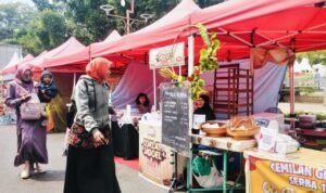 Foto : UMKM di Alun-alun Simpang Lima Pati. (Sumber. Mitrapost.com/ Ilham)