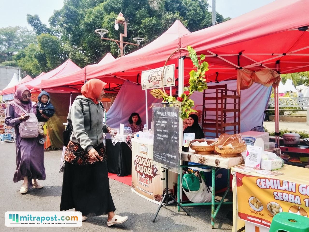 Foto : UMKM di Alun-alun Simpang Lima Pati. (Sumber. Mitrapost.com/ Ilham) Plt Bupati Pati