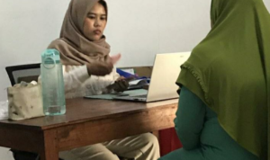 Foto : Penyaluran BLT DBHCHT di PR Krisna Sakti Abadi Kecamatan Tlogowungu Pati. (Dok. Bagian Perekonomian Setda Kabupaten Pati)