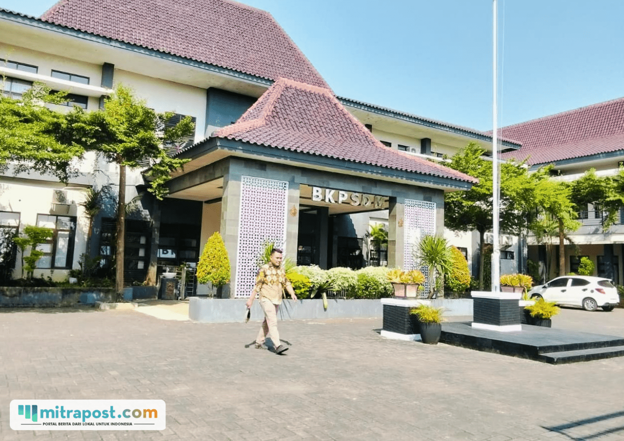 Foto : Kantor BKPSDM Kabupaten Pati. (Sumber. Mitrapost.com/ Ilham) Guru