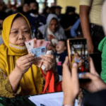 Ilustrasi penerimaan bansos Tingkat Kesejahteraan Masyarakat Dibedakan Berdasarkan Desil, Gimana Cara Ajukan Penurunan?