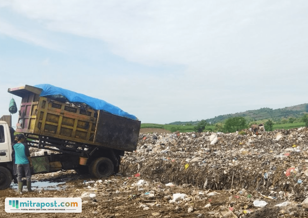 Foto : Gunungan sampah di TPA Sukoharjo, Kecamatan Margorejo, Pati. (Sumber. Mitrapost.com/ Ilham)