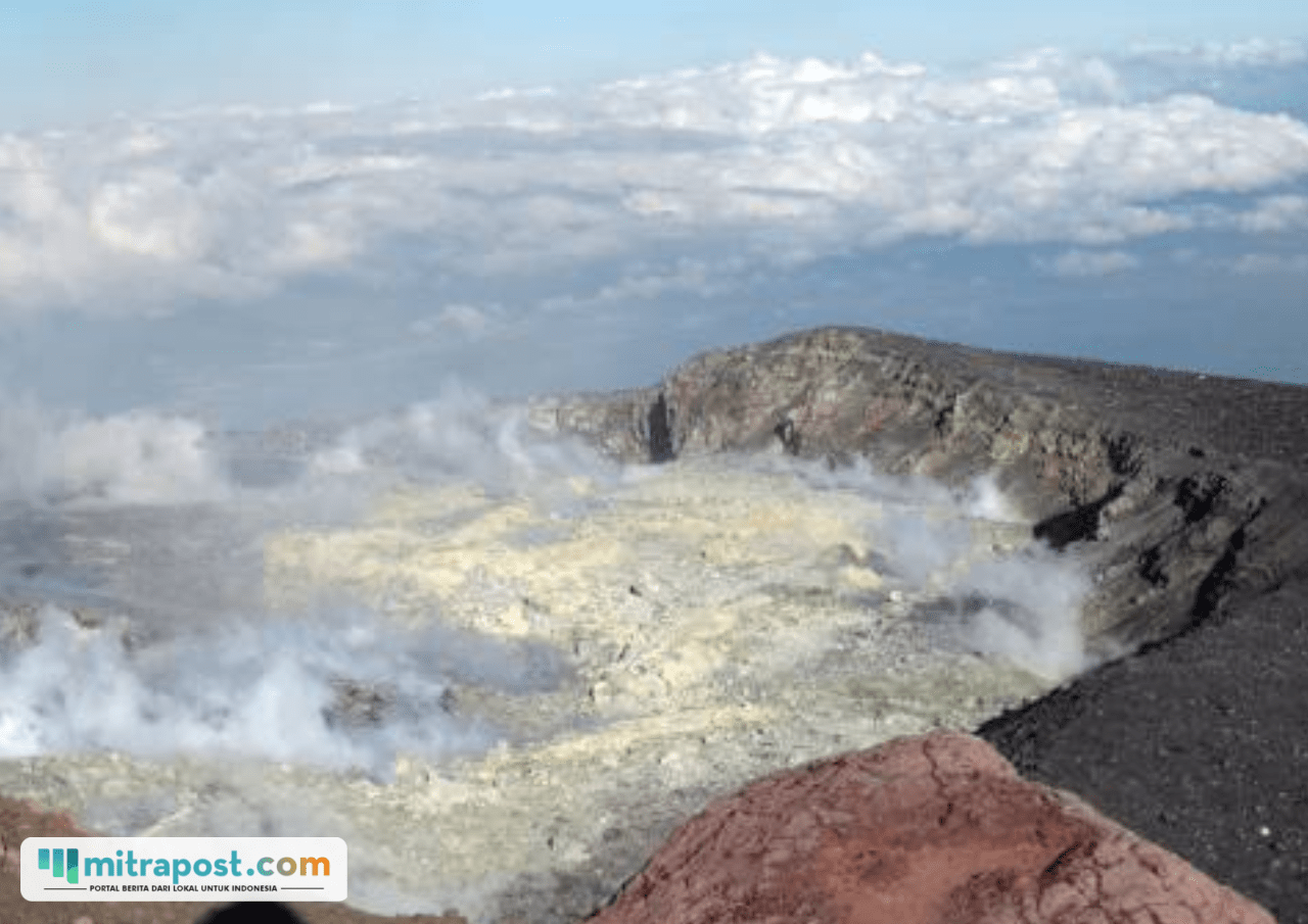 Tanah Ambrol saat Swafoto, Remaja Asal Brebes Jatuh ke Kawah Gunung Slamet