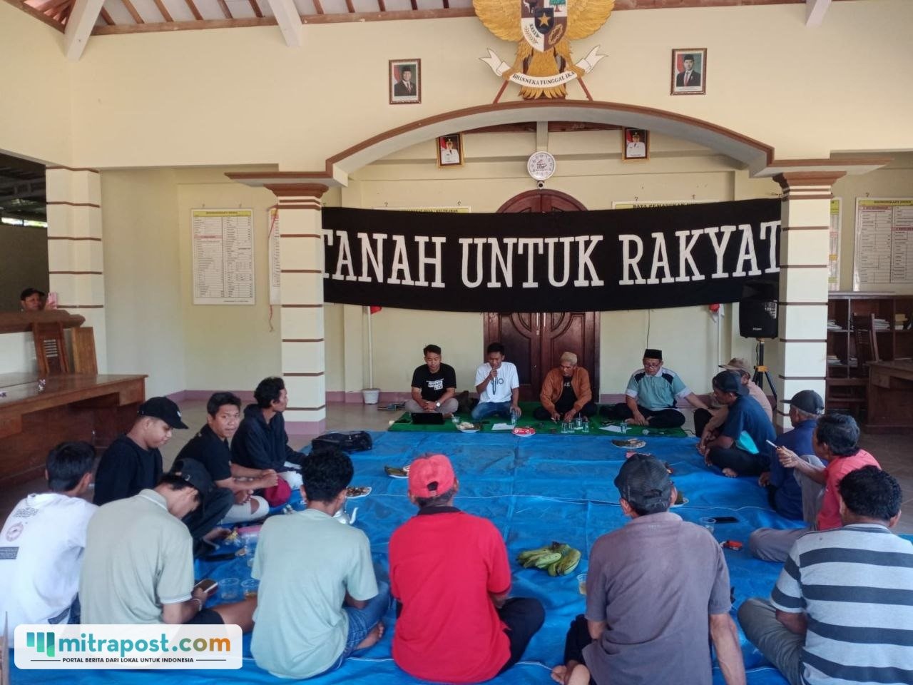 Foto : Rembug warga Desa Karangsari, Kecamatan Cluwak di Balai Desa, Selasa (11/08/2026). (Dok. Humas Gerakan Tani Karangsari).