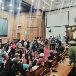 dprd-pati-ampb-uu-perampasan-aset Foto : Masa AMPB Duduki Gedung DPRD Kabupaten Pati, Kamis malam ini. (Sumber. Mitrapost.com/ Ilham)