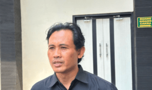 Foto : Kuasa hukum korban, Ali Yusron di temui di PN Pati, Selasa (11/08/2026). (Sumber. Mitrapost.com/ Ilham)