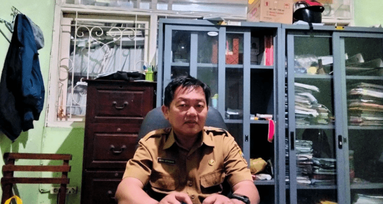 Foto : Kepala Bidang Kebersihan, Persampahan dan Pertamanan Dinas Lingkungan Hidup (DLH) Kabupaten Pati, Henri Setiawan. (Sumber. Mitrapost.com/ Ilham) Foto : Kepala Bidang Kebersihan, Persampahan dan Pertamanan Dinas Lingkungan Hidup (DLH) Kabupaten Pati, Henri Setiawan. (Sumber. Mitrapost.com/ Ilham) Libatkan 3 Kabupaten, Pengolahan Sampah jadi Energi Listrik di Pati Masuk Tahap MoU