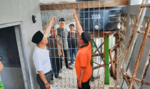 bullying Foto : Kemenag dan Pihak MTs menunjukkan kejadian dugaan kasus pembullyan, belum lama ini. (Sumber. Mitrapost.com/ Ilham)