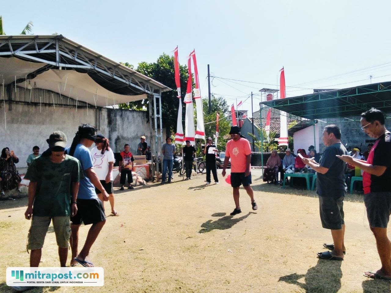 Foto : Keseruan Warga Sidokerto Pati Rayakan HUT RI di lapangan Perum RSS Sidokerto Pati, Minggu (09/08/2026) siang. (Sumber. Mitrapost.com/ Ilham)
